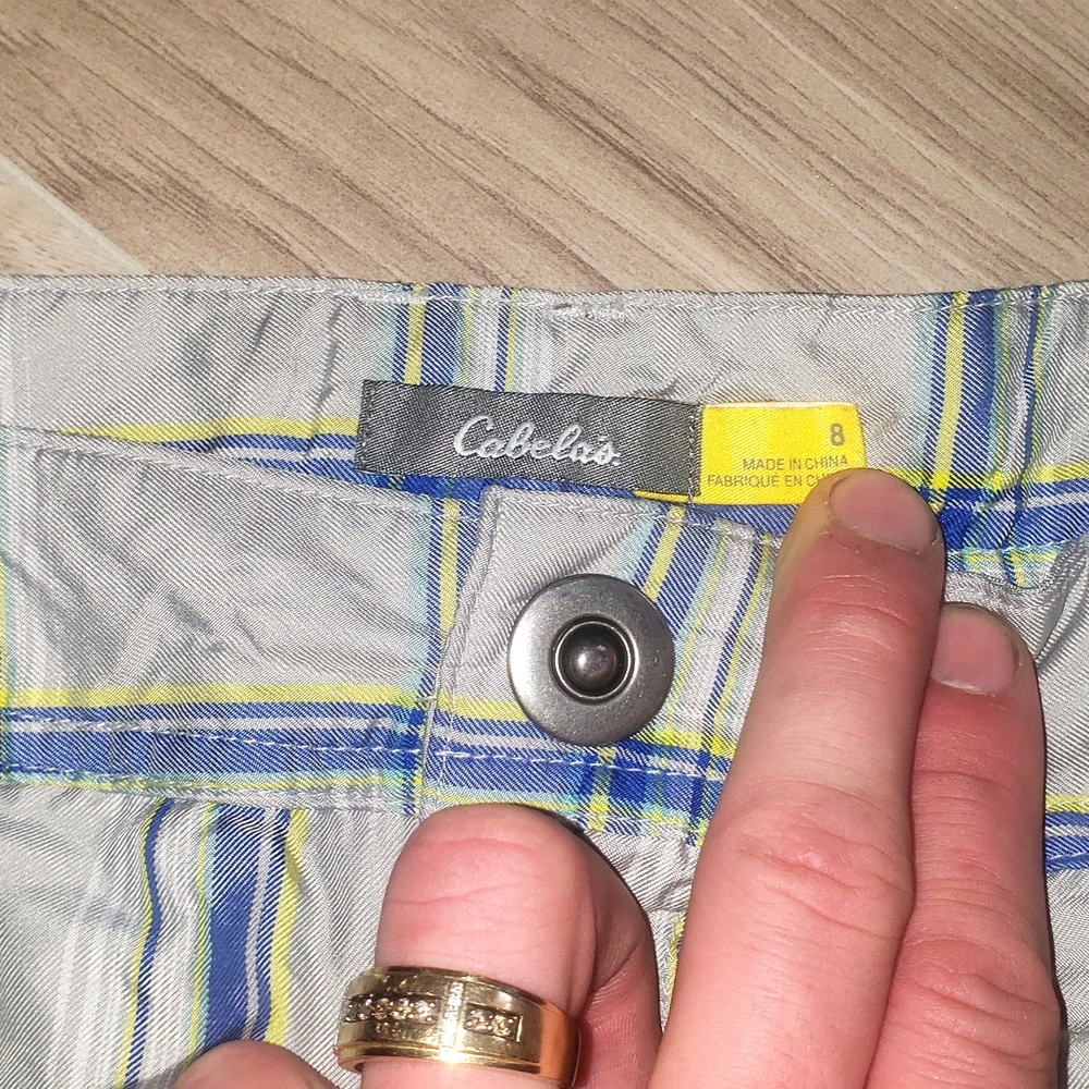 I am selling a pair of Cabela's shorts.